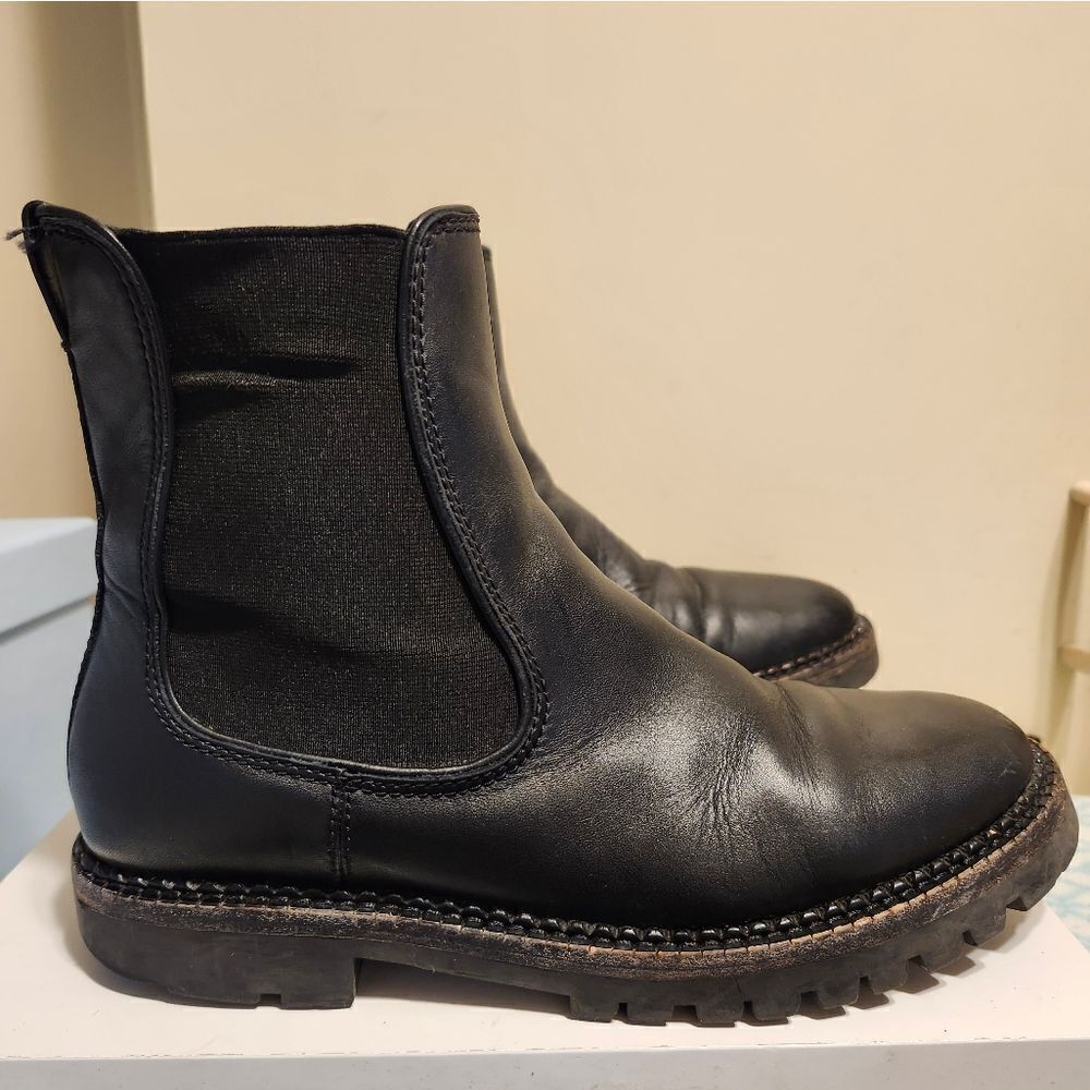 Vince Cecyl Black Leather Water Repellant Pull-on Chelsea Boots Sz. 7.5 Ret $500